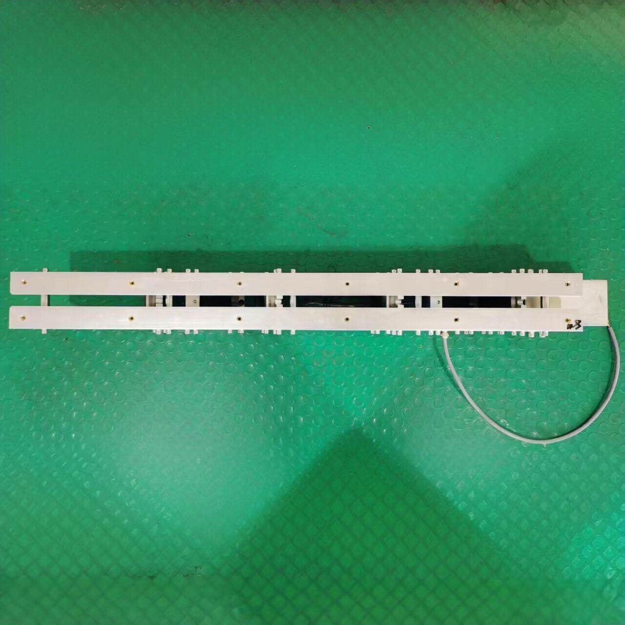 工业输送设备重载直线振动器汽车链条排列C1200W振动盘直振送料机