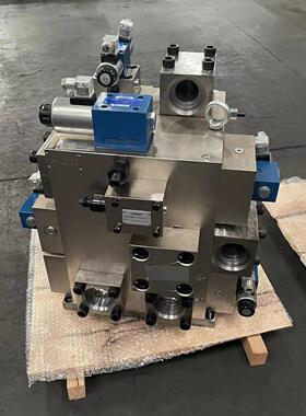 YZ32-100CV-00R差动100T，主缸上腔液控保压