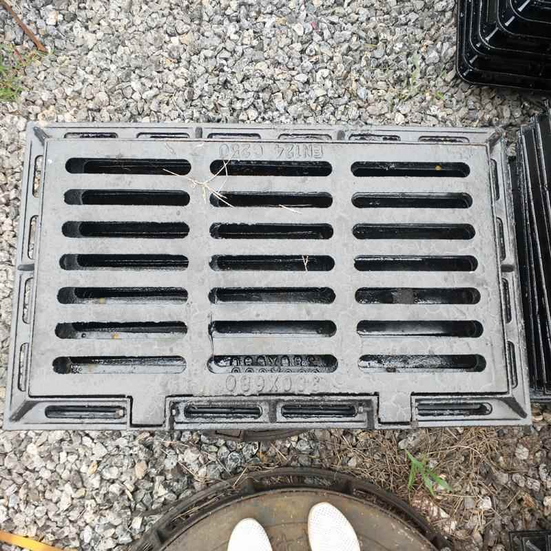 现货供应球墨铸铁套篦子380*680铸铁排水沟盖板铸铁格栅板