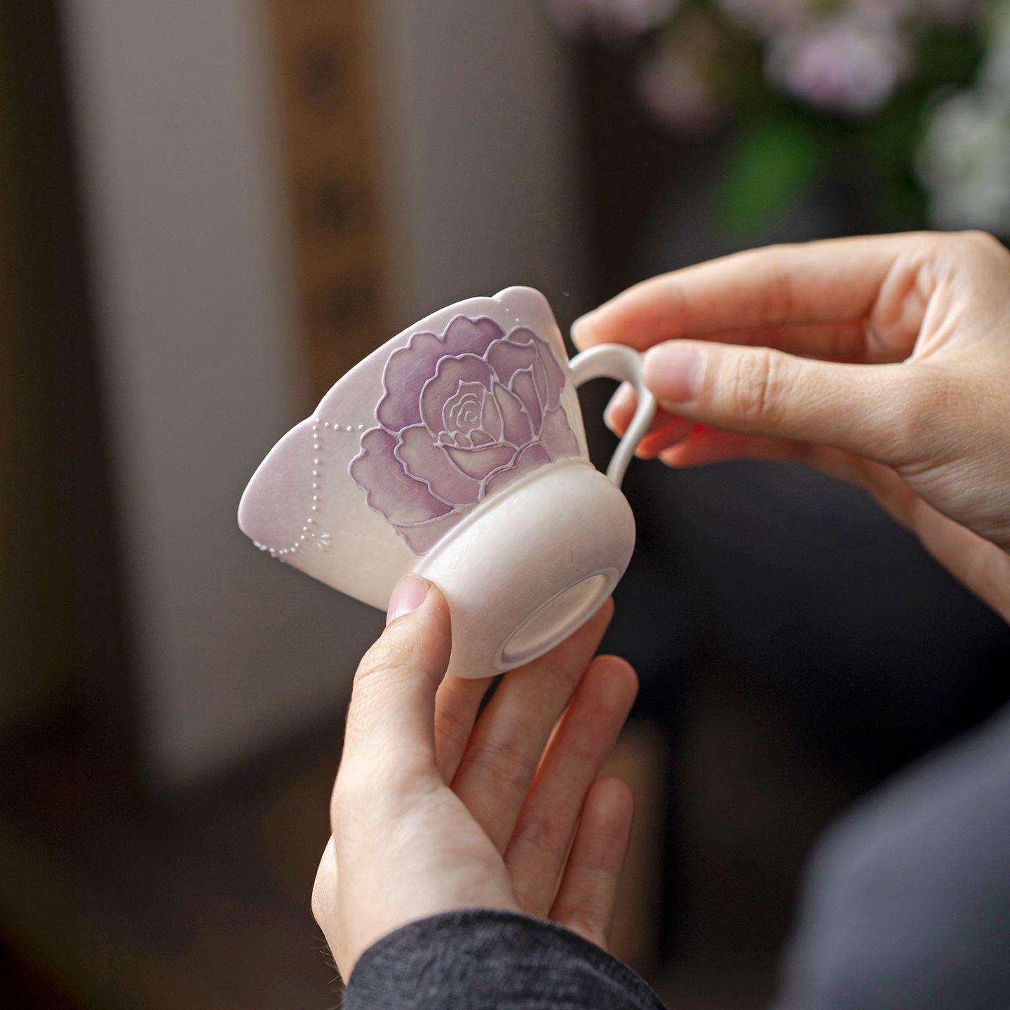 岩矿白手绘玫瑰陶瓷把手杯茶杯女士主人杯品茗杯釉下彩喝耳杯单杯