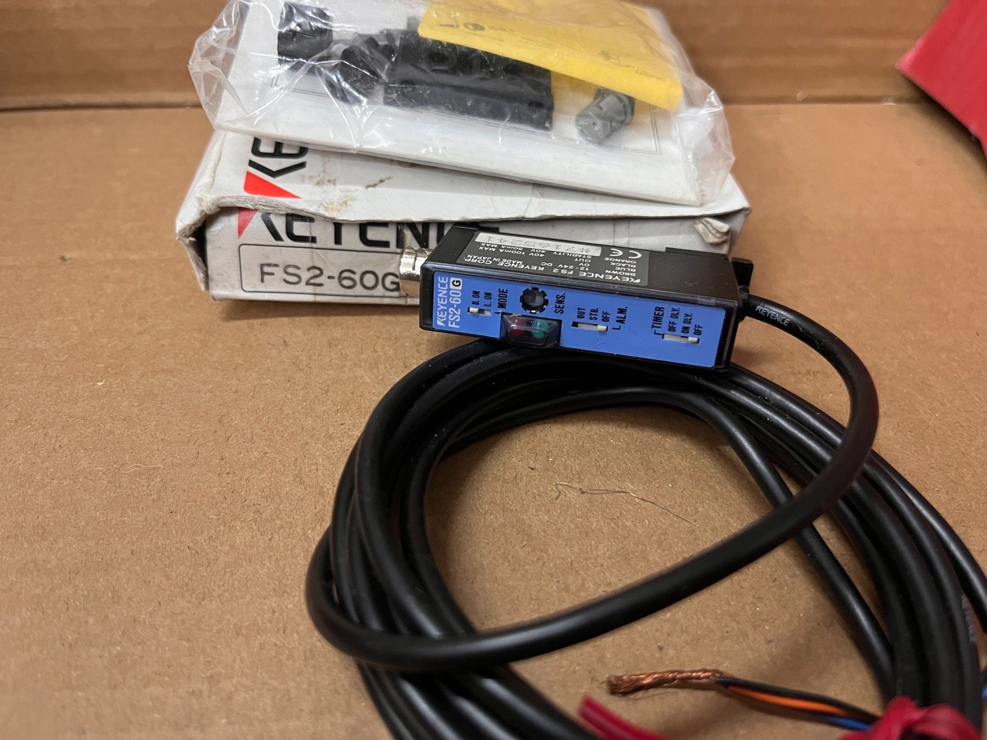 原装全新进口日本基恩士，FS2-60G光纤放大器