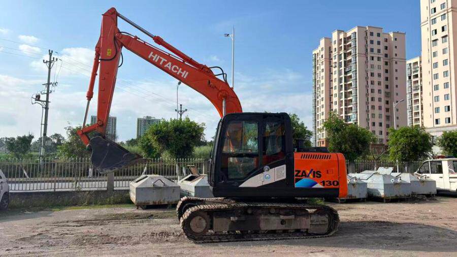 4月14日重庆资产处置130挖掘机一台网络拍卖公告