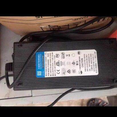 Pudu送餐机器人充电器 贝拉机器人BL100 电源适配器29v 8a 三针