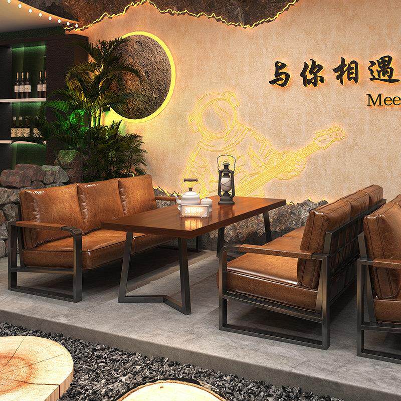 露营风酒吧实木桌椅清吧工业风卡座沙发烧烤店咖啡厅小酒馆沙发
