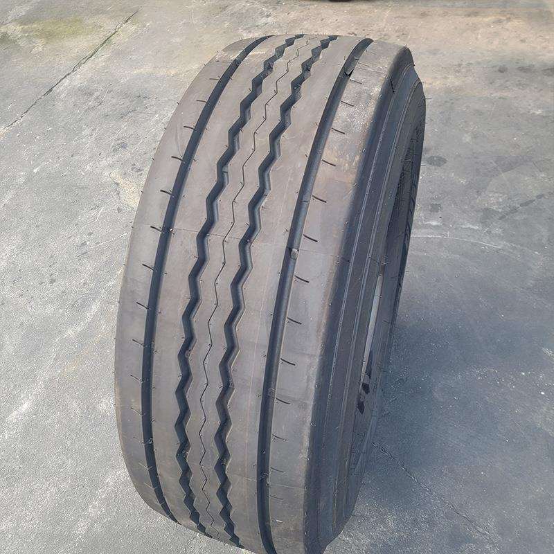 385/65R22.5平板拖车载重卡车全钢丝真空工程机械轮胎