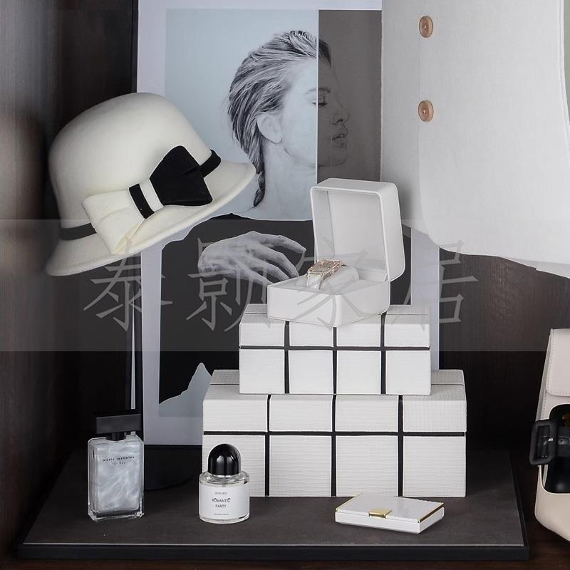 白色极简全屋设计厅开式衣衣柜放毛毡道具服模软装饰品展陈列摆件