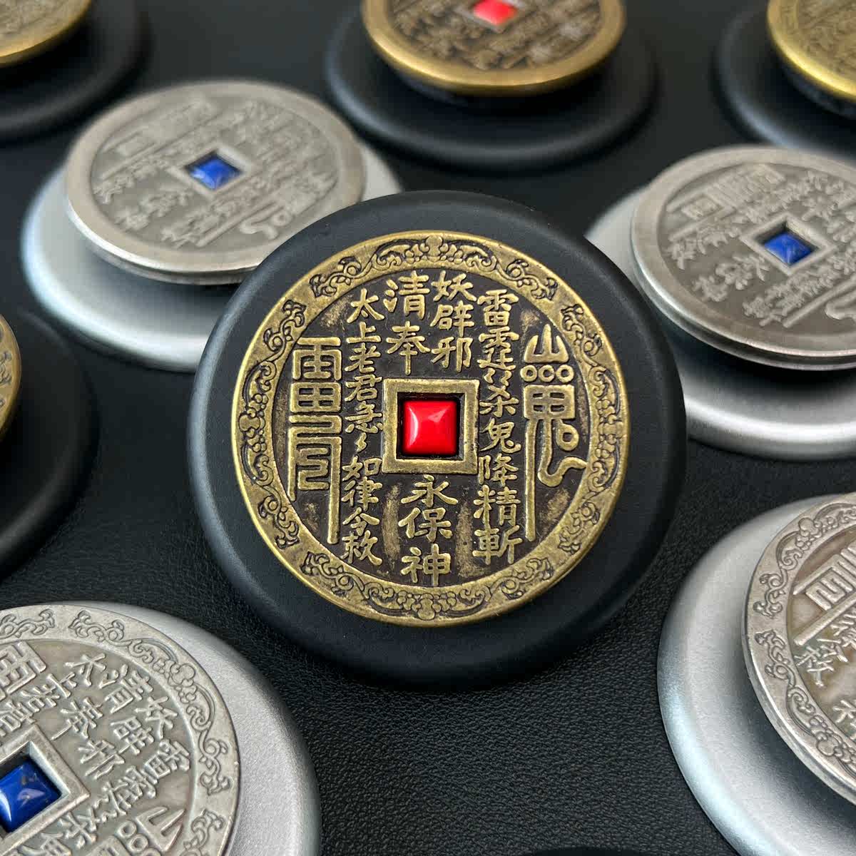 小众个性山鬼金属盖面Magsafe磁吸气囊手机支架可折叠伸缩指环扣