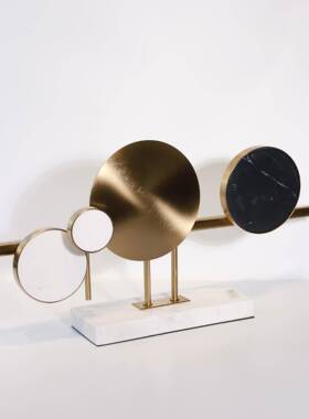 现代轻奢样板房客厅玄关电视柜几何圆片大理石金色工艺品桌面摆件