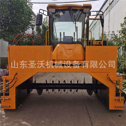 山西热卖牛粪鸡粪履带式翻堆机 自走式翻抛机 源头厂家车间实景