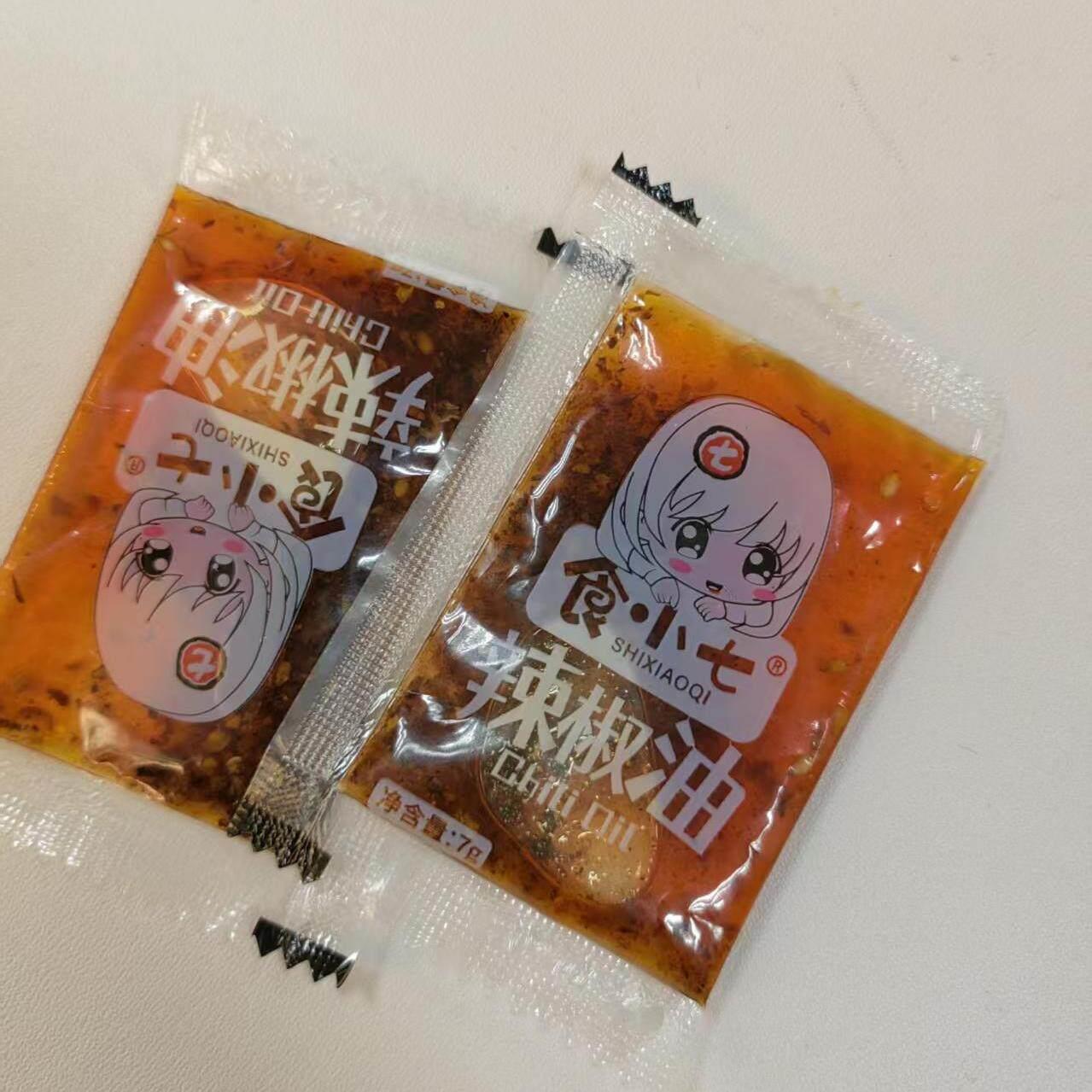 食小七辣油小包椒泼装油辣椒包家用一次性小袋装凉拌香辣外送商用