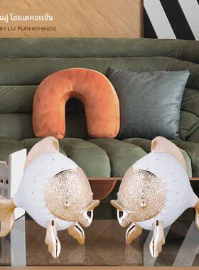 招财鱼摆件家居客厅玄关电视柜桌面摆设现代亲吻鱼装饰品结婚礼物