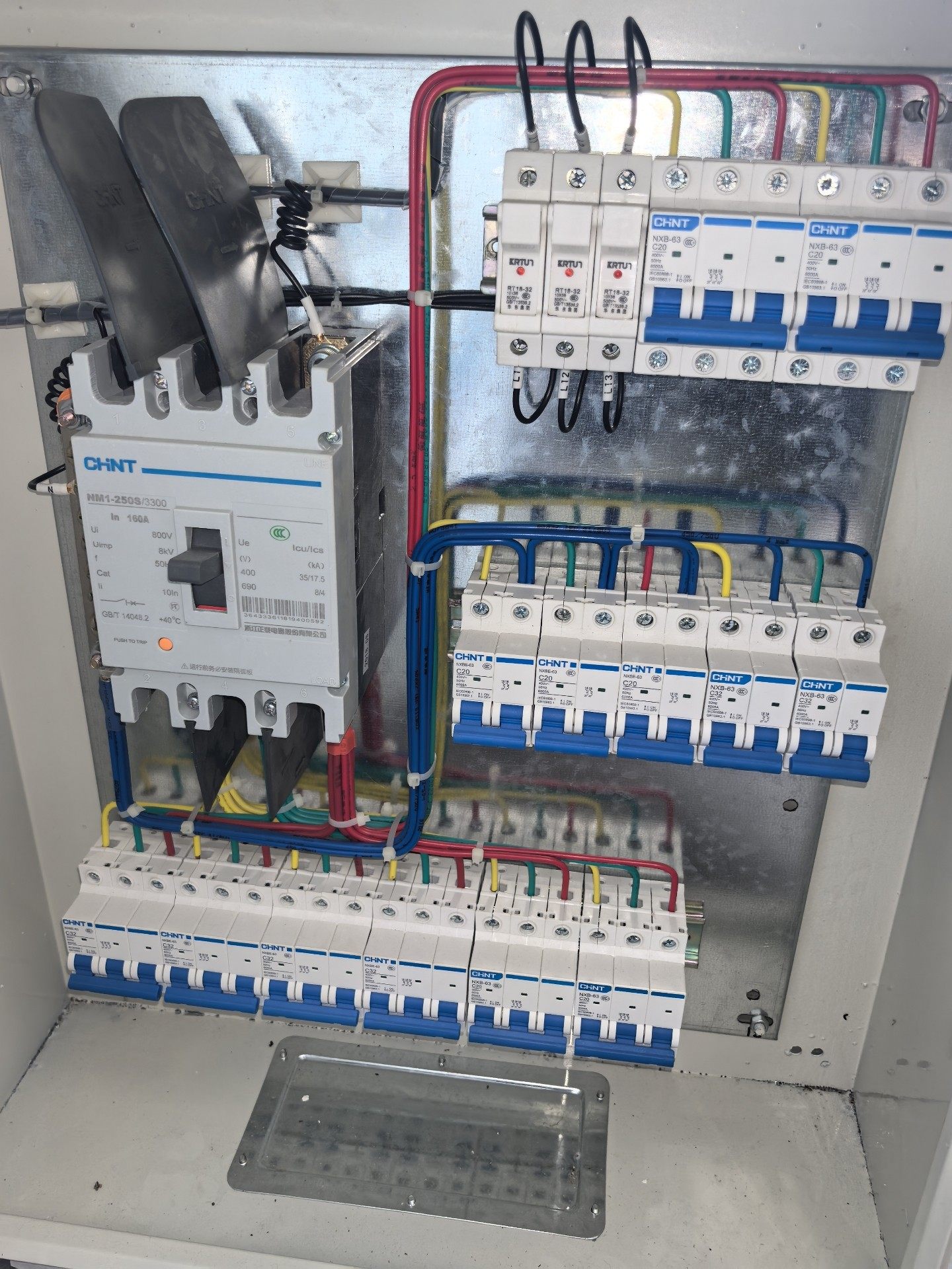 配电箱图片，全新未使用过，正泰电气元件