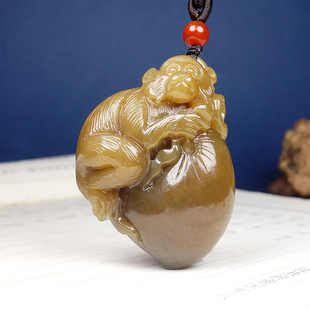 灵猴献寿新疆和田玉巧克力老红糖大富大贵生肖猴子玉石吊坠40.29g