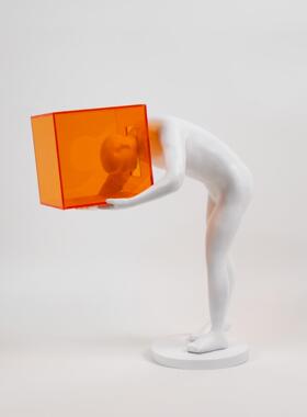 现代简约亚克店力橙色脂囚笼人物雕塑树摆酒件客厅玄关家居装A128