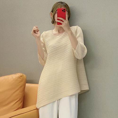 Women's seven quarter sleeved T-shirt with round neck top