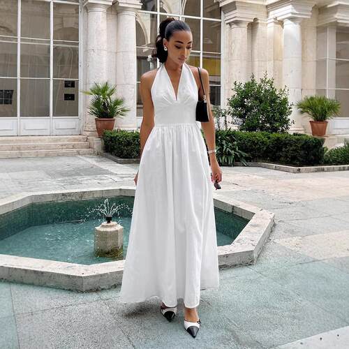 Long style dress with a seasonal cinched waist collar and