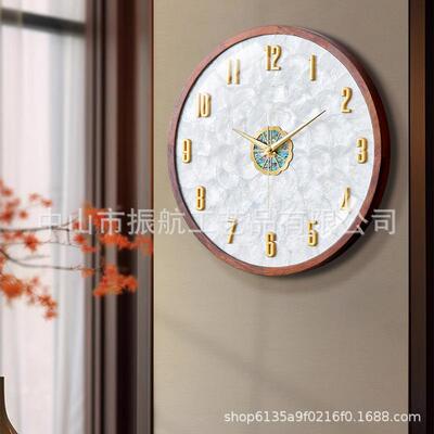 胡桃实木圆QPQ挂形家钟2025新款波客厅钟表挂墙现代简约时钟用电