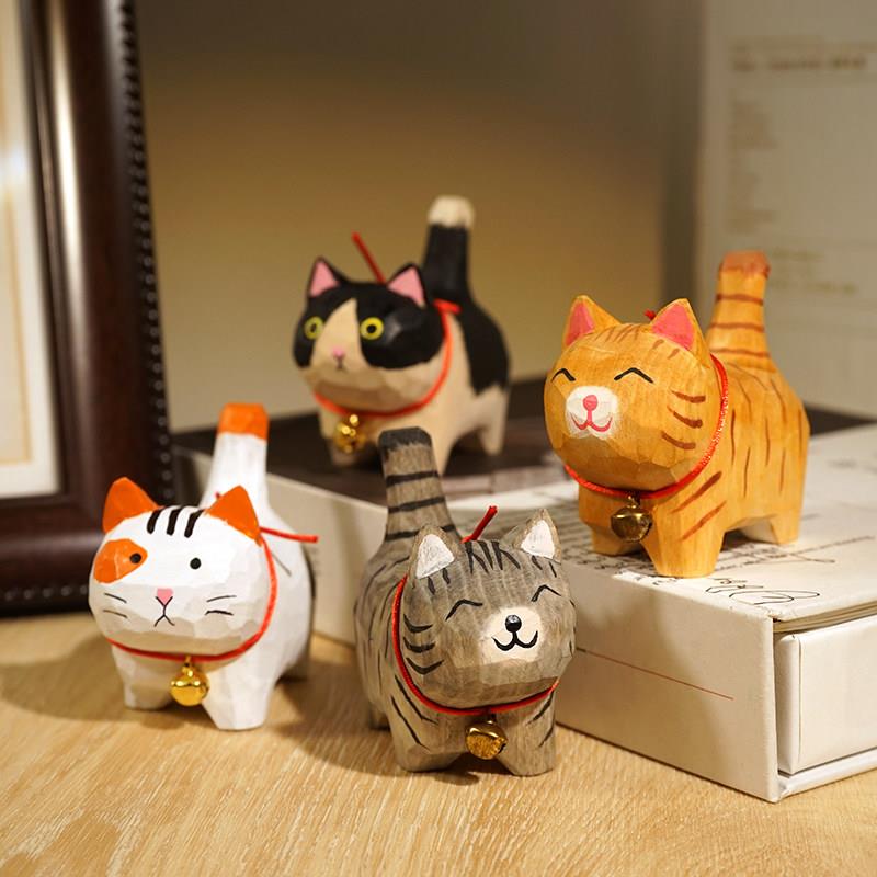 铃铛翘尾巴猫咪手工木雕摆件可爱卡通动物办公桌面装饰品治愈好物