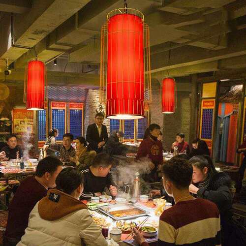 传统中式火锅店灯具铁艺红吊灯中国风饭店大厅过道餐桌灯笼带射灯