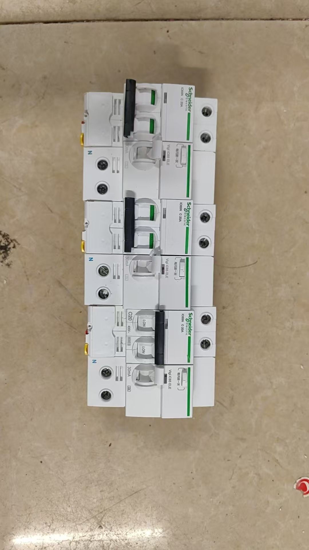 施耐德漏电开关2P20A