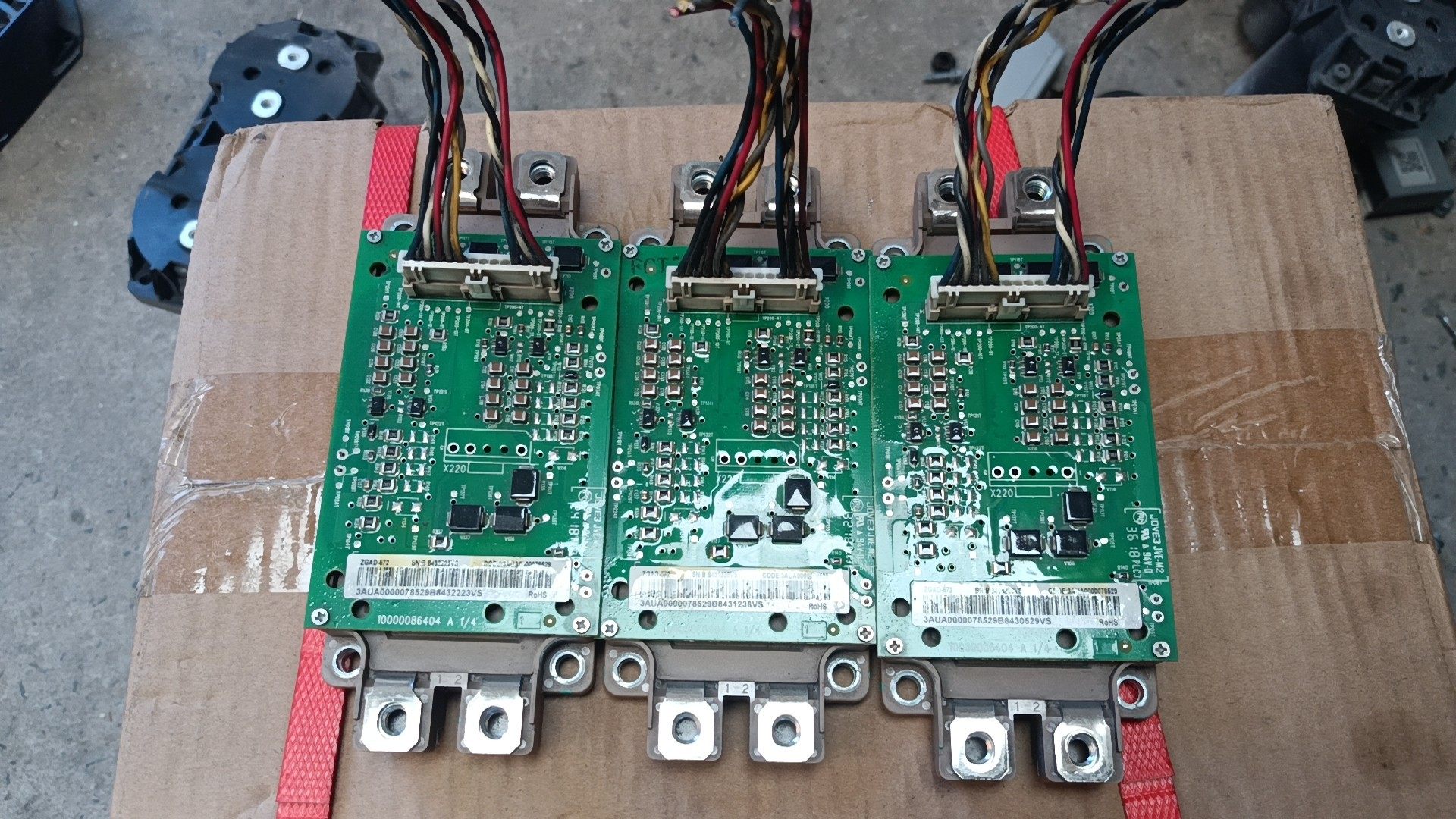 ABB变频器驱动板ZGAD-572，配套2MBI300VX-