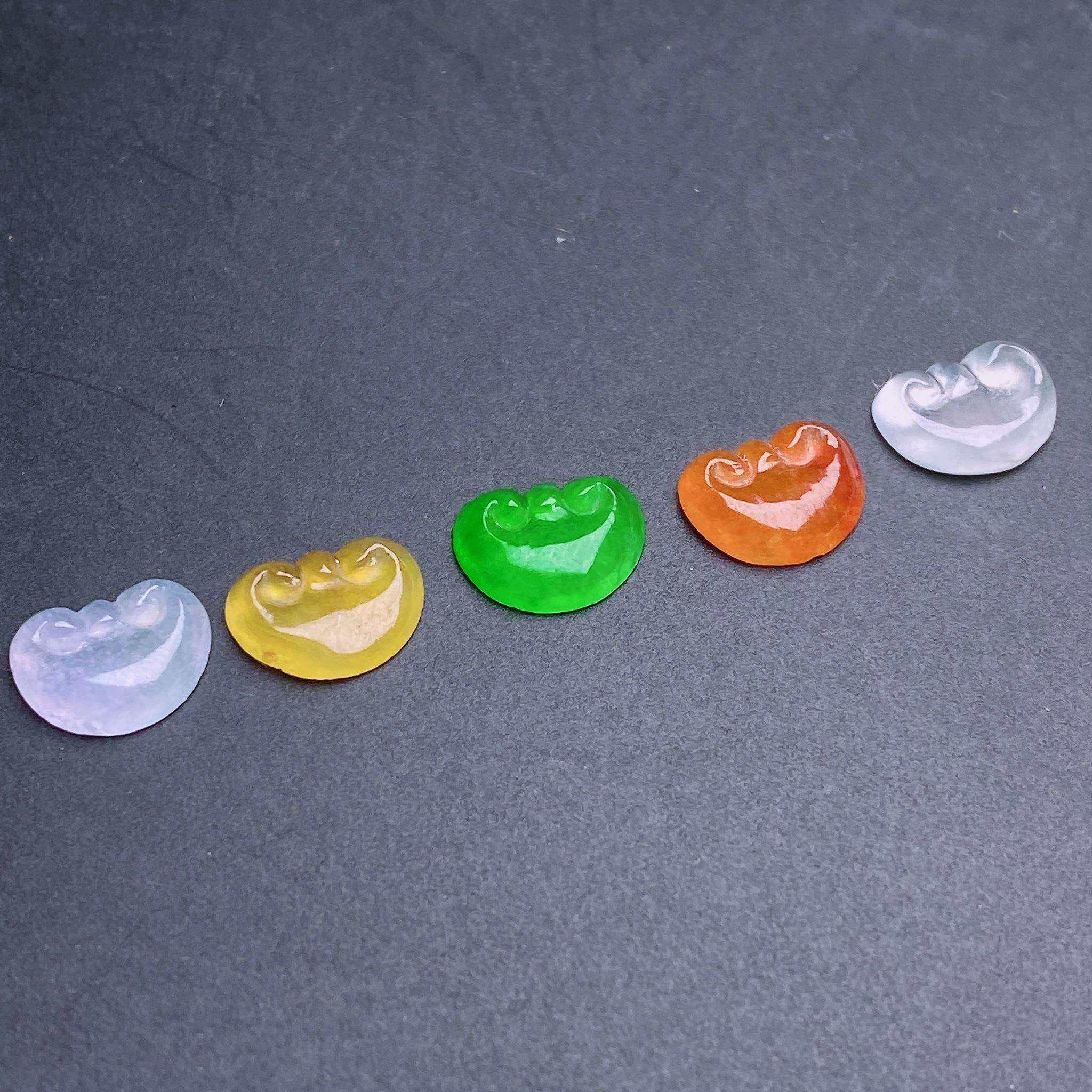 缅甸天然翡翠a货冰五彩如意心一手裸石dmf尺寸：6.5-8.8-2mm