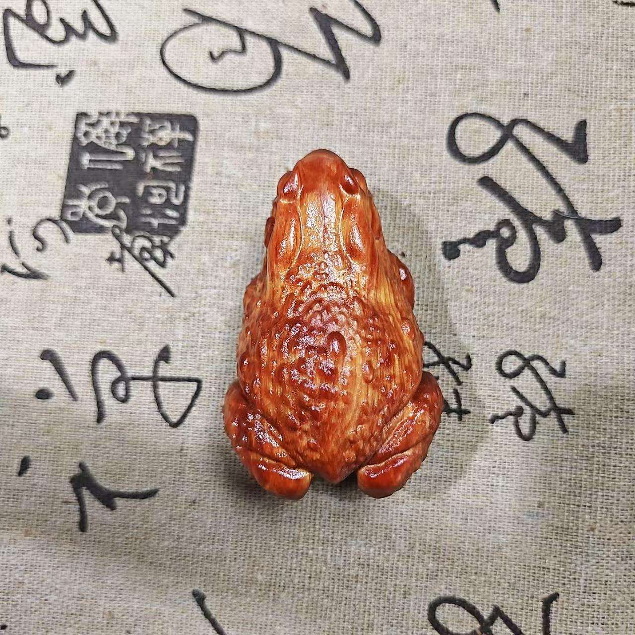 天然崖柏木雕招财金蟾手把件茶宠车载摆件实木质金蟾动物男士把玩