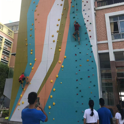 景区户外大型攀岩墙厂家高空攀爬墙青少年拓展训练玻璃钢攀岩墙