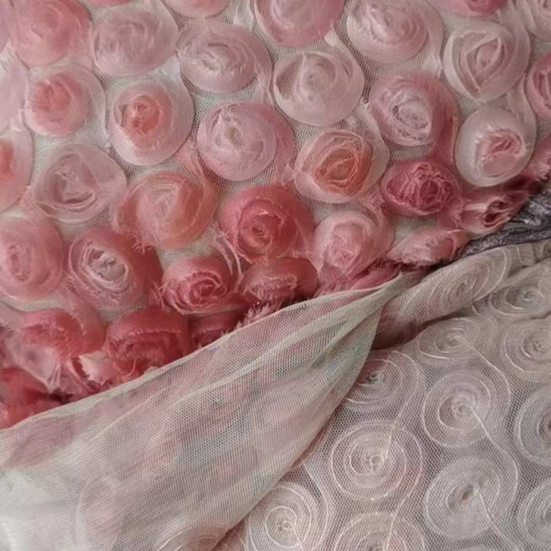 外贸绣花蕾丝面料三合一盘花刺绣立体渐变色斜切玫瑰花网纱面料