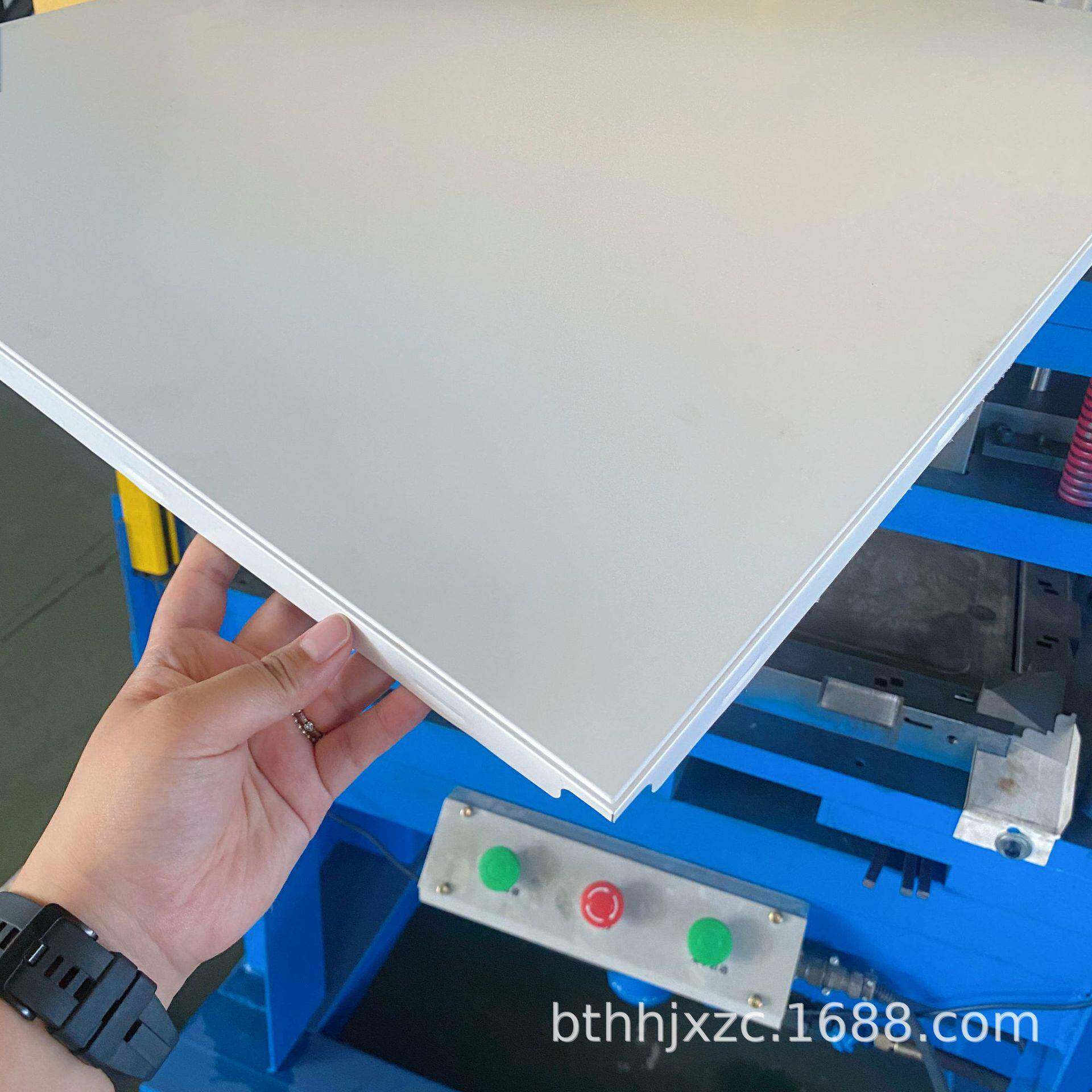 全自动铝吊顶成型机冲压拉伸一次成型模具集成吊顶设备机器厂家