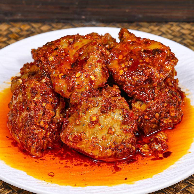 麻辣油豆腐乳云南特产红油毛豆腐霉豆腐臭豆腐乳下饭菜罐装390克