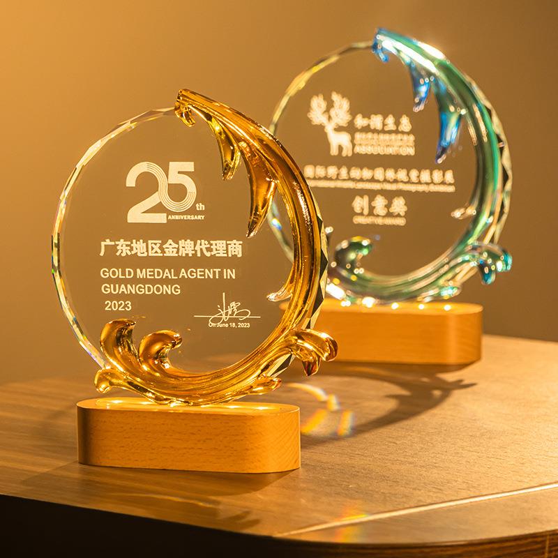 创意高档水晶夜灯琉璃奖杯实木优秀员工年会活动退休纪念品奖牌