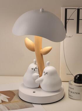 餐桌装饰品家庭摆件饰品客厅创意抱抱梨台灯创意可爱卧室床头家居