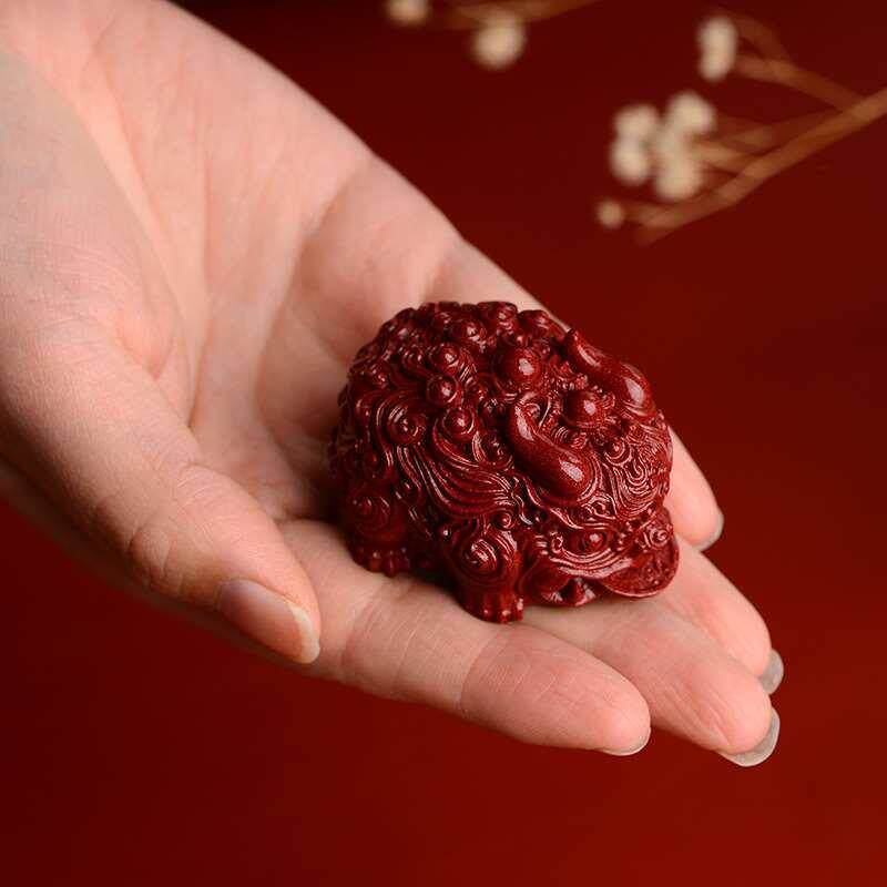 天然朱砂双头貔貅手把件本命年摆件客厅店铺挂件办公室桌装饰
