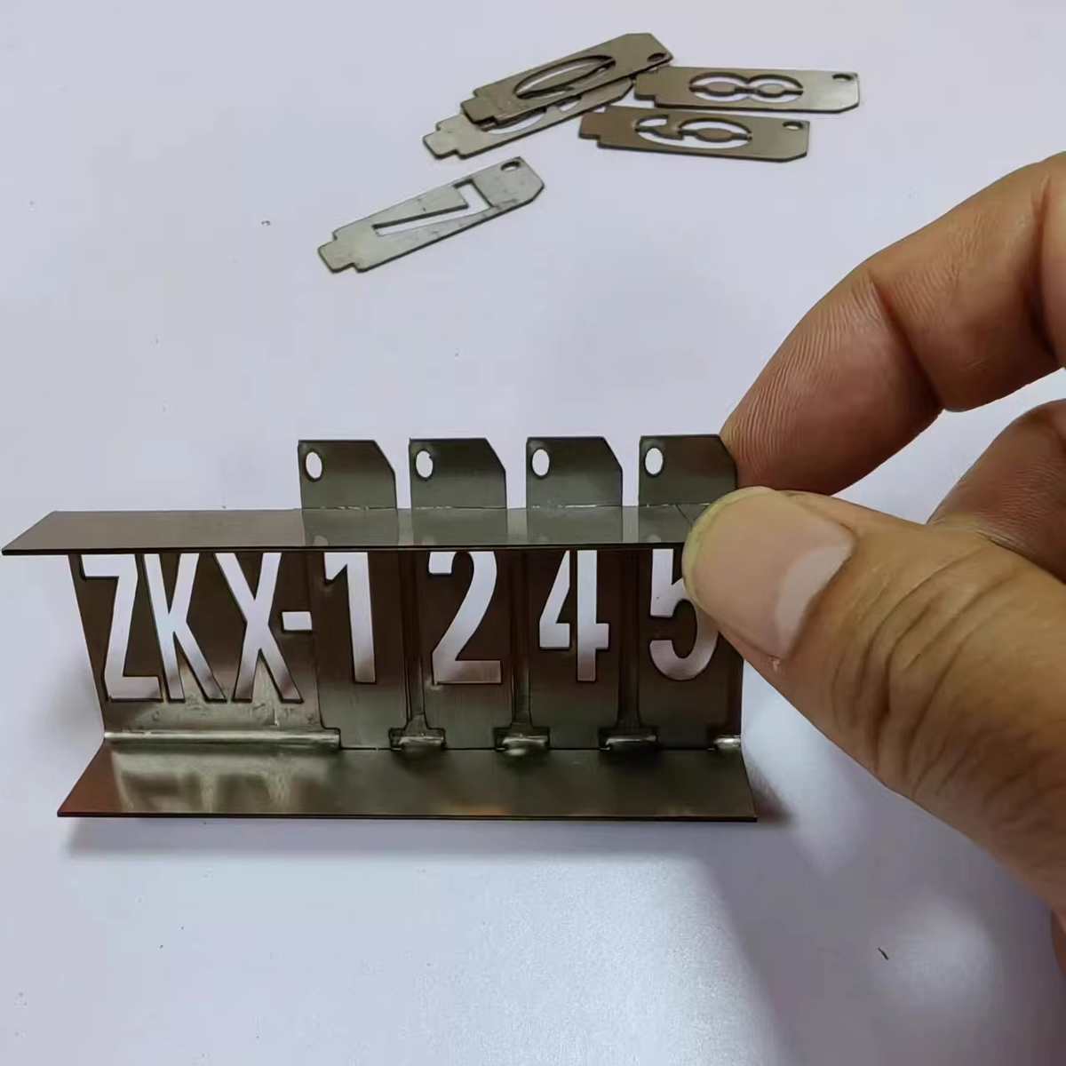 字母喷漆模具 数字排序镂空喷漆模板活动组合号码牌喷码刻空心字