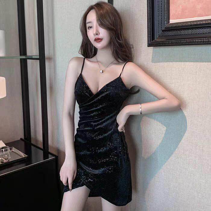 夜总会小礼服与吊带,金色天鹅绒一步裙,苗条的外观洗澡技术员制