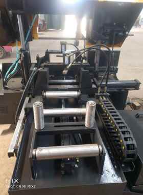 锯切钢筋带锯床金属锯床龙门锯4230液压半自动角度带锯床