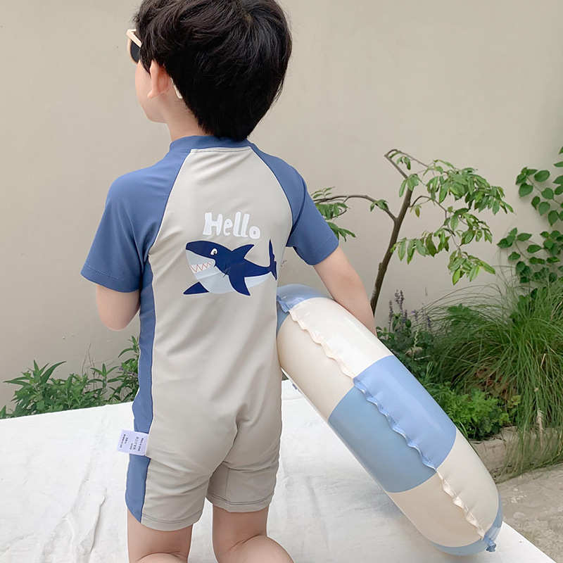 儿童连体短袖泳衣男童夏季可爱鲨鱼防晒速干中小童海边度假服