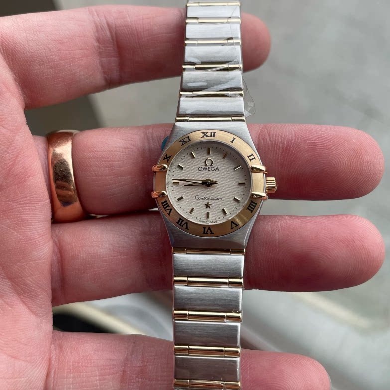 正品9.8新欧米茄星座系列18k黄金石英手表22MM女表1262.30.00图片