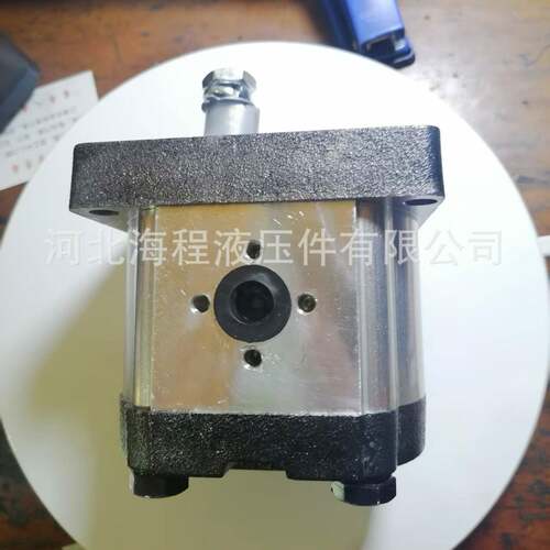 caproni同款20C8.2X006F，排量8.2，右旋，1:8锥键，十字油口