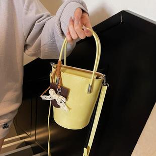 全球20小26爆超火手提包包小款 众设计感糖果色斜拎挎手机包百搭水