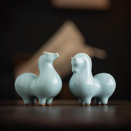 精品陶瓷汝窑小唐马茶宠摆件创意家居书房桌面装饰品茶道可养茶玩