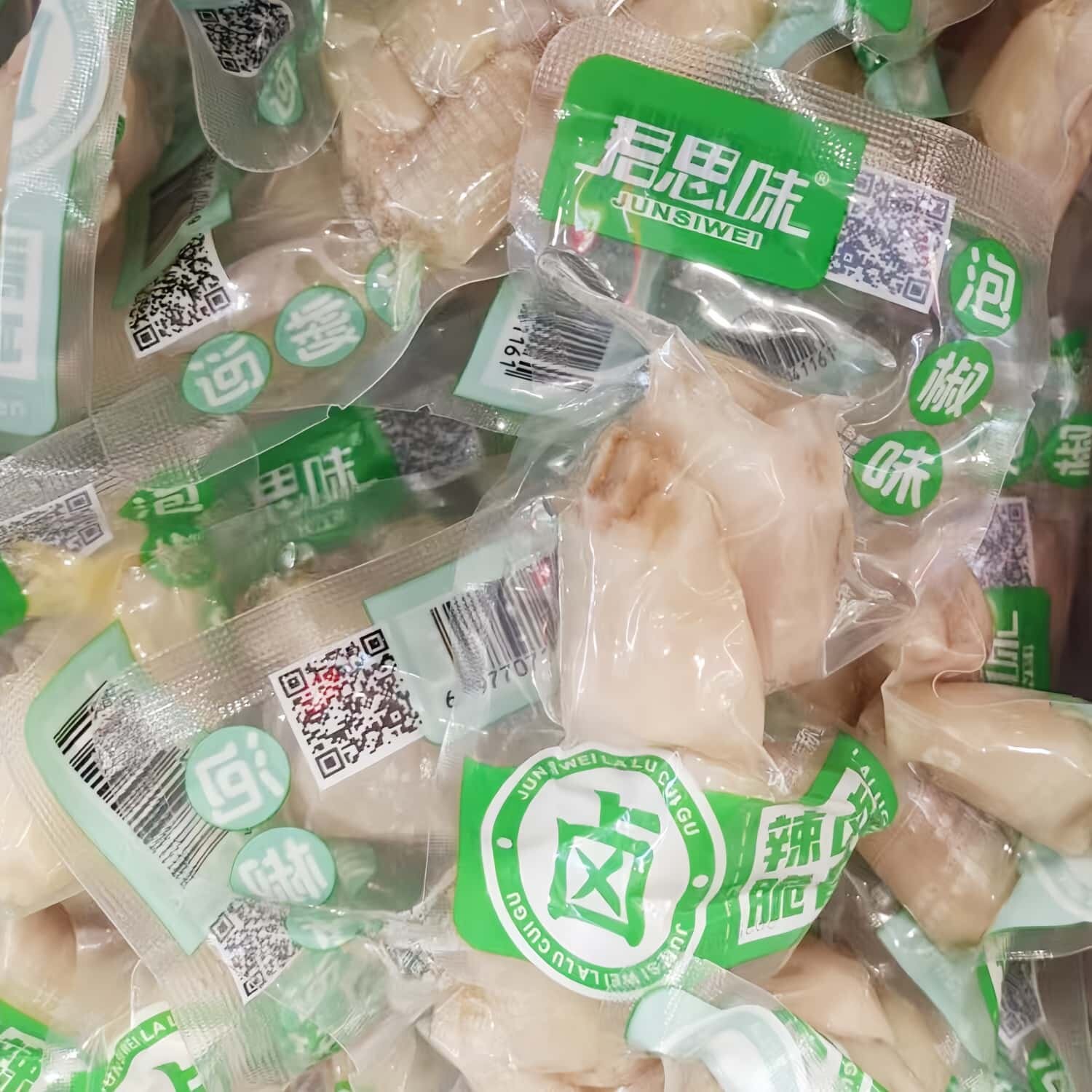 新货新品君思味柠檬味泡椒味多味鸡脆骨250g辣卤味凤爪休闲零食小