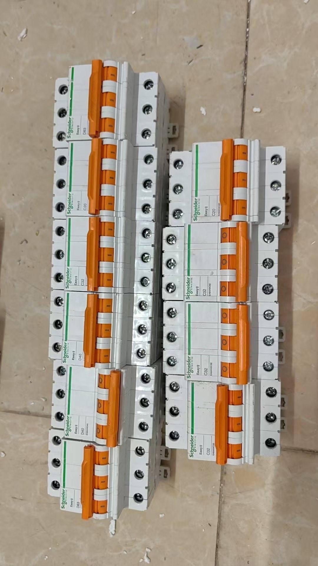 施耐德3P空开，一个20元。