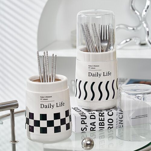 Ins-style chopstick holder with lid, dust-proof, water-drain
