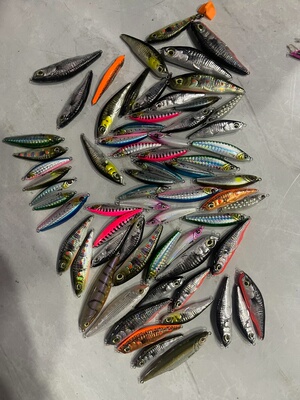 几乎全新路亚假饵，正品渠道，保存很好，没啥明显使用痕迹。颜色