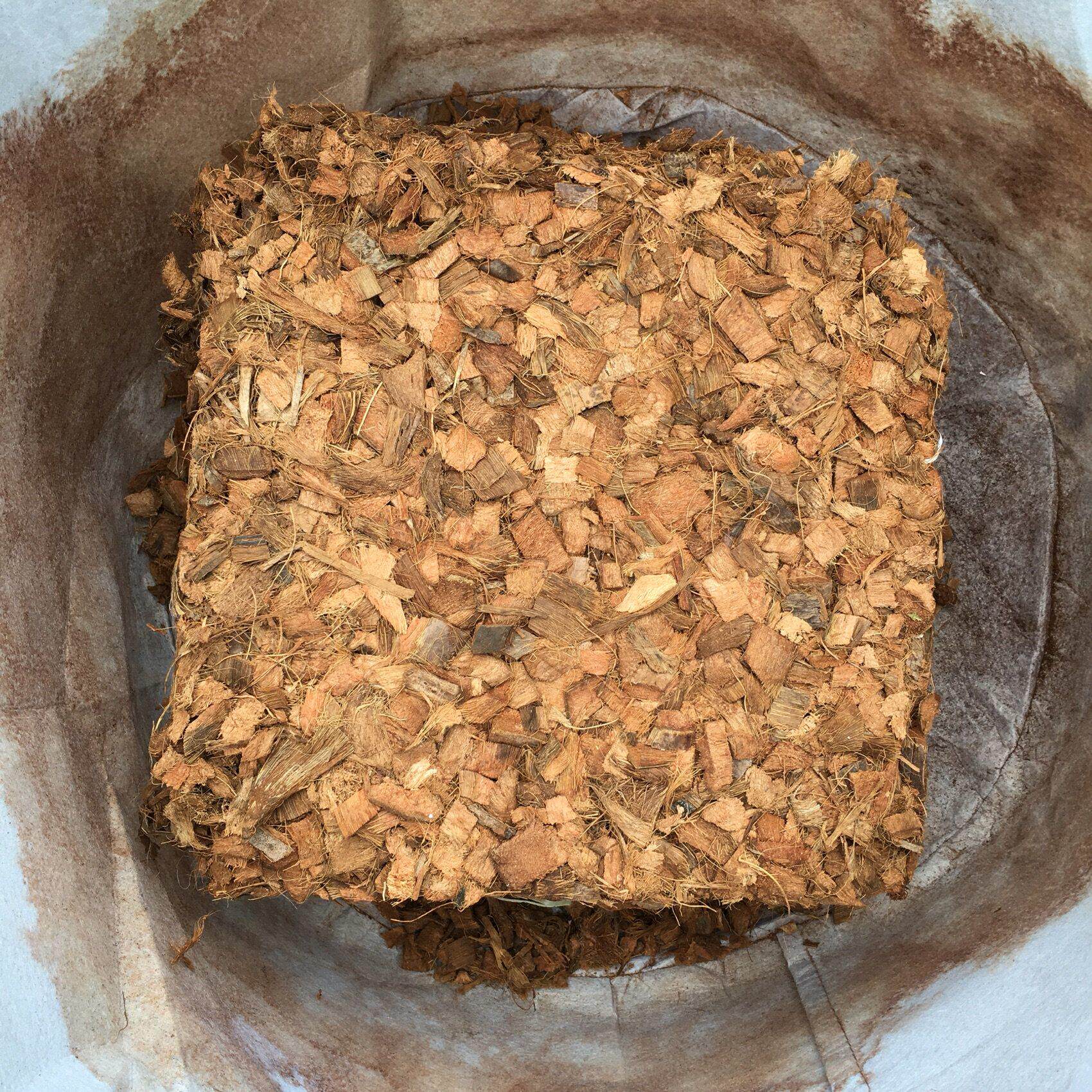 进口椰壳砖月季土绣球兰花石斛植料无菌营养土4kg椰砖粗椰壳包邮