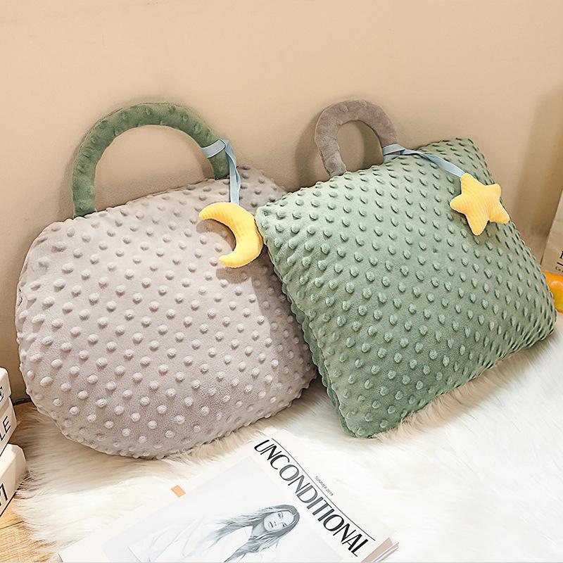 抱枕被子两用午睡小毯子枕头汽车载内收纳办公室空调毯二合一学生