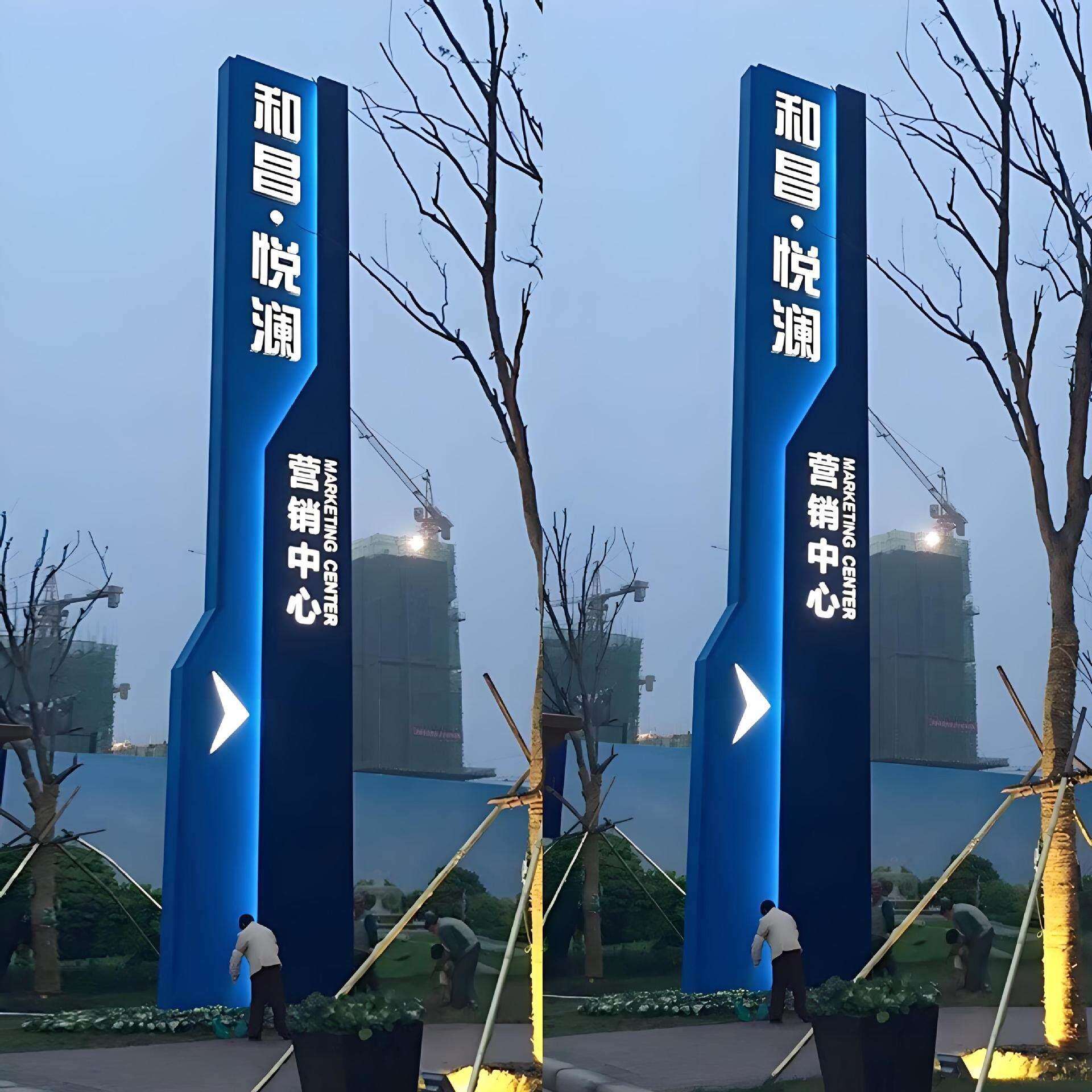 大型不锈钢精神堡垒标识牌商场售楼部导向牌公园小区指示牌指引牌