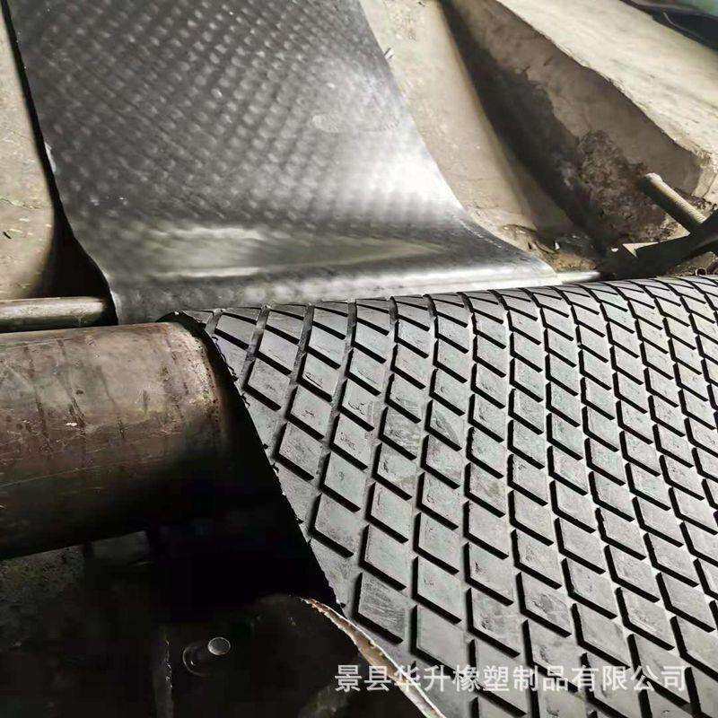 厂家销售人字花纹输送带菱形橡胶板尼龙人字输送带阻燃菱形橡胶板